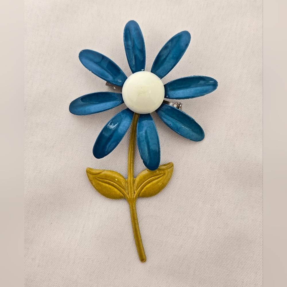 Vintage Mid Century Metal Enamel Flower Brooch w/ Stem Blue Daisy White Center